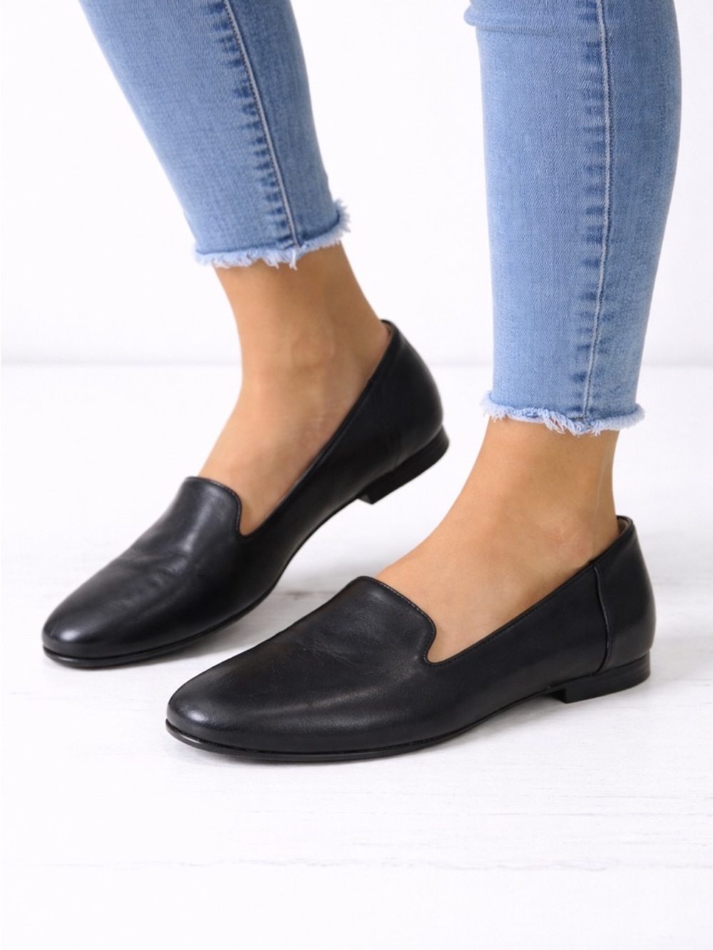 Naturalizer Black soft leather flats slight heel.‎ Size 6.5
